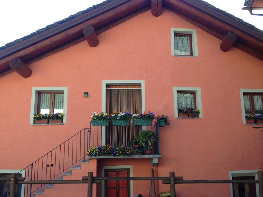 Maison Des Challant Challand Saint Victor Exterior photo